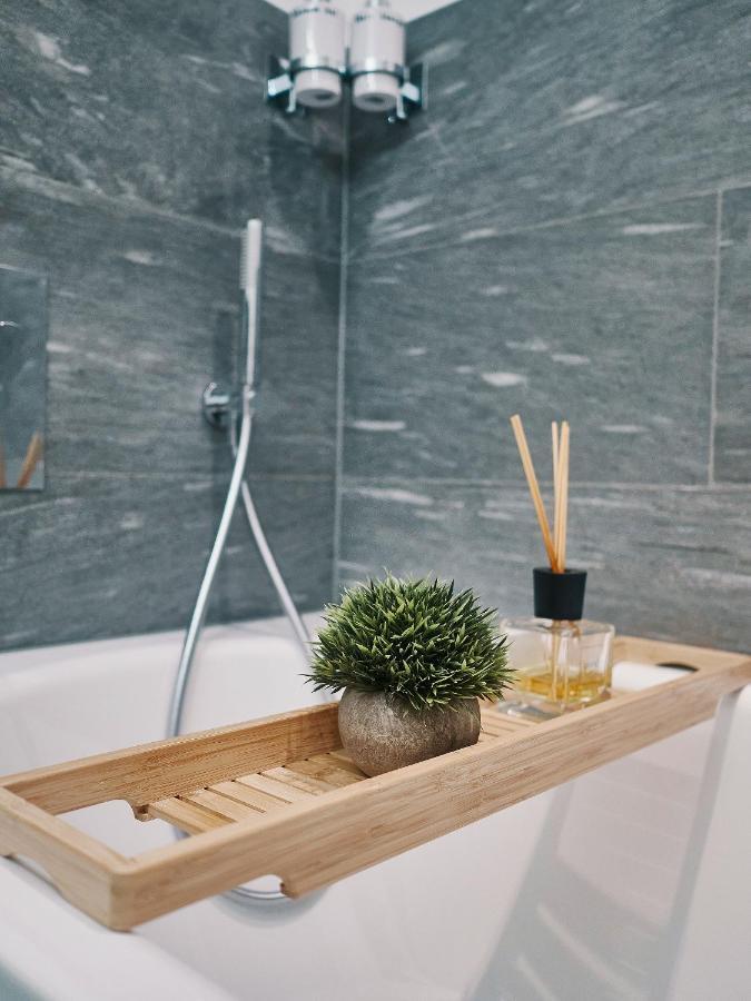 Montanas - Luxuswohnung Mit Kamin - Nahe Caumasee & Talstation Flims Esterno foto